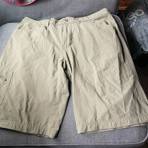 Patagonia Mens 35 Olive Green Cargo Shorts